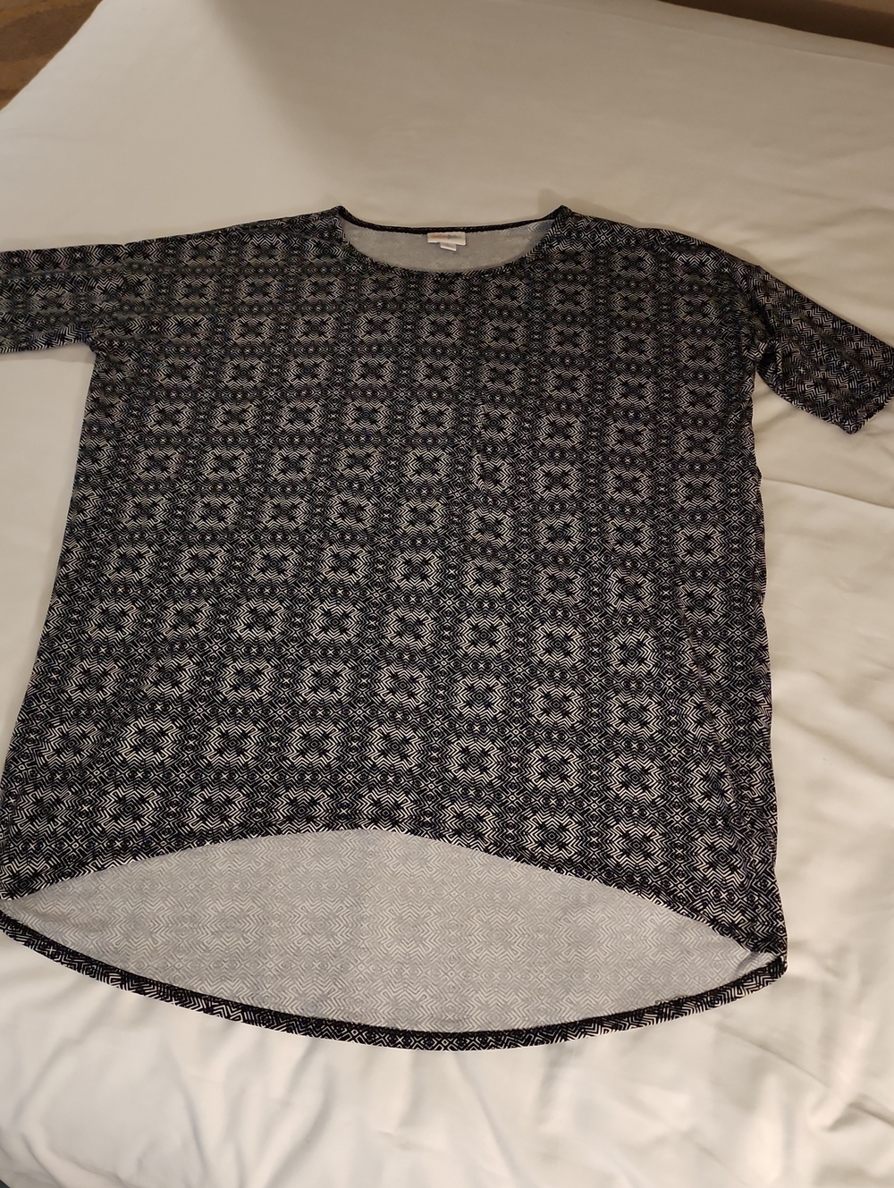 LuLaRoe Black and White Geometric Short Sleeve Top